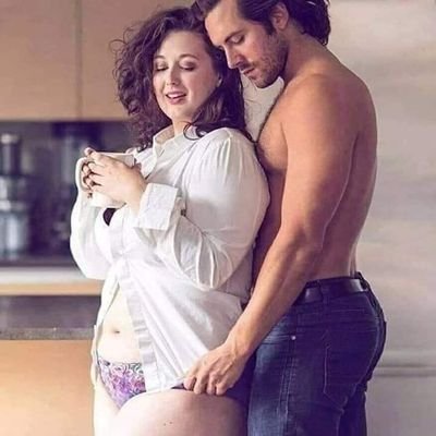 نا شاب راقي محترم ابحث عن زوجين مقيمين في السعودية لعلاقه ف سريه تامه واهم شي الجديه