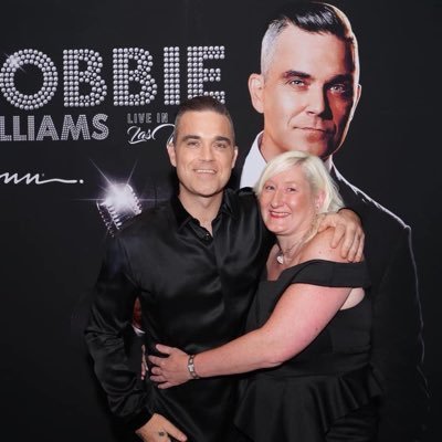 I am a mommy to a beautiful 12 year old boy called Elliott. I love robbie williams to pieces he kissed me on the progress tour at wembley 9/7/11.