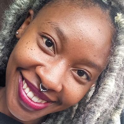 justcallme_raps's profile picture. Smiley face emoji