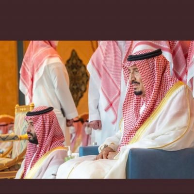 في الحياة إما أن تقودك مصالحك أو مبادئك .. الذكاء في تتطويع مصالحك لتتوافق مع مبادئك وليس العكس اعيش في الرياض