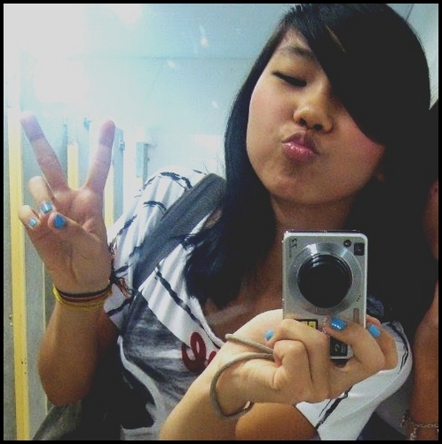 Pare de se importar tanto com os outros, passe a cuidar mais de você. Segue ? sigo de volta *-* // melhor amiga da @_thaizetis linda  s2