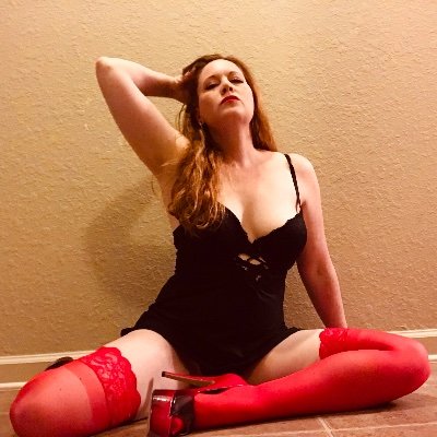 🔥Married amateur photographer, shoe lover, and hockey fan! LGRW ! 🐙 NO DMS 🚫