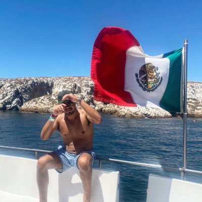 Bendecido por el de arriba, pero el de mas arriba |VER|MX|