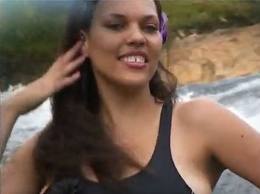 Sô cantora deisde o 5 anos. Sô esscrevedora de minha proprias canção, meu sonho é ser me tornar uma diva do pop. (8) Garota da Chuva ....