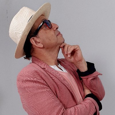 Periodista de Espectaculos en Prensa Escrita y Television Actor y Coreografo Productor y Director de Fama Modelos y Artistas y de Premios Extra Honduras