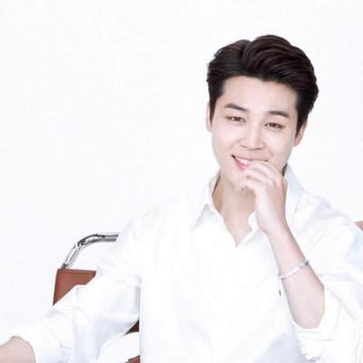 Married w/ 2 kids, 80’s baby 🙌🏼, teacher 👩🏫 by day & 🧨Army for life!!Jimin biased but wrecked daily by the rest of them! Just here to scream about OT7! 💜