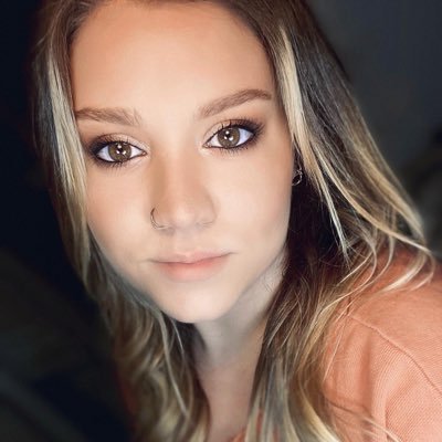 amberbrittc's profile picture. ‘95 🤍♏️ ✮