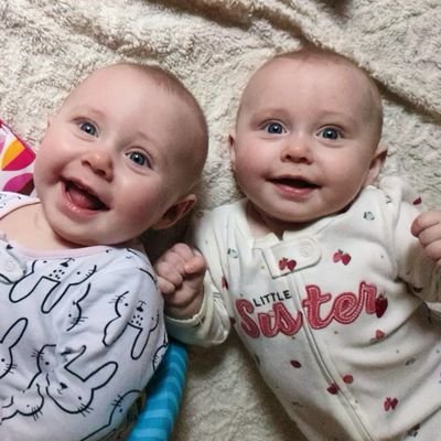 momofhixtwins's profile picture. mom of two beautiful mono/di twins