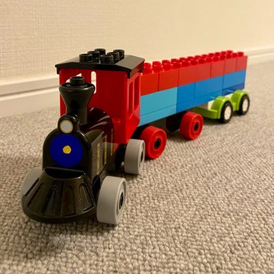 レゴ4年目の2児の母です。レゴトレイン、特に蒸気機関車が好きです🚂 車/バイク/ハリーポッターも好きです😊最近レゴ製作はかなりゆっくり目で、つぶやきも育児ネタ多めです