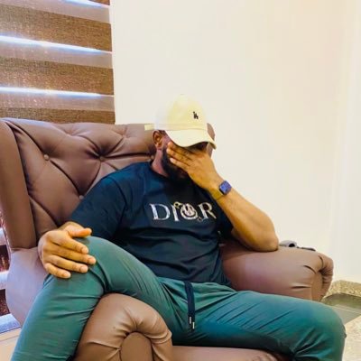 Skin care consultant. C E N T R E OF A T T R A C T I O N 🎯 *U N D E R_ D O G* TWITTER’S MOST ACTIVE ♻️