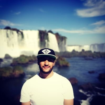 Parisien mais cool 👤 • J'collectionne les casquettes et les voyages autour du monde 🌏 • Social Media et Influence @publicisconseil
• #TeamPSG ⚽ • ✊✊🏻✊🏼✊🏿