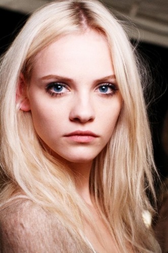 FragileEyes's profile picture. Beaten & raped by my Ulfric. Forced to stay in wolf form for too long, my eyes will always reflect the beast within. On the run. Will you be the one to save me?