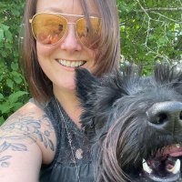 Lindsey Thomson (she/her) 🖤🤎❤️🧡💛💚💙💜 (@lindseythomson3) Twitter profile photo