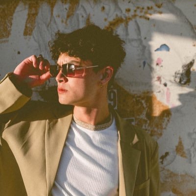 ethanchenfungg's profile picture. poetry in motion// ethanchen#6568