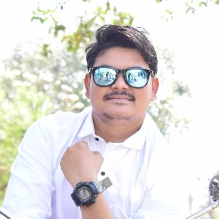 यूं तो हम भी अनमोल थे यारो ,
मगर उनकी मुस्कान के आगे कीमत जरा कम पड़ गयी।