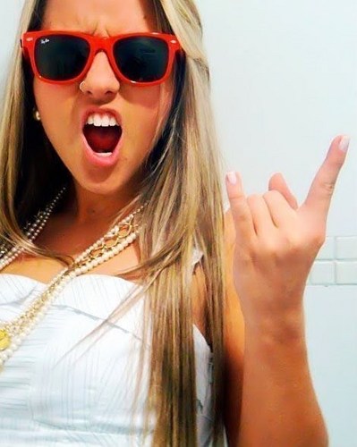 chata, feia, boba, feia, boba, flamenguista, 17 anos, chocolatra, feia.. e se você quiser.. sua :D 
vem k nenem, deixa eu te seduzir (6' 
follow me !