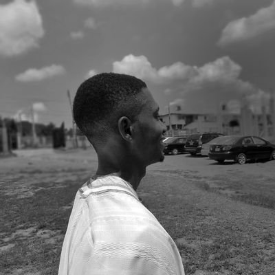 IyanuoluwaVict2's profile picture. 175cm Alpha Male😂, A Crypto/Financial Analyst, A Builder, A Chelsea Fan💙🇦🇶, A Chess Player♟️