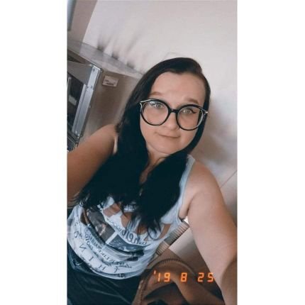 KellyPires89's profile picture. Quando a gente se aceita por inteiro, aprendemos o que é o amor. 🦋🙌