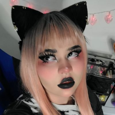 🎮 Variety Affiliate Twitch Streamer💄 Makeup Artist 🌈 LGBTQIA+ // 24yo, she/they //