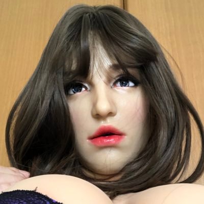 シリコンで作られた顔🧑🏻🦲。アナルはゆるゆる🕳️。表情変えずに最大径12㎝のプラグ挿入可。(硬めは10㎝で許して) Female mask face. Loose anus. Able to insert a 12cm plug