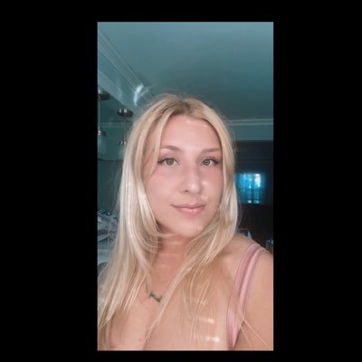 Jenn_Varga's profile picture. 