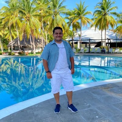 Estudiante de Derecho en la honorable, gloriosa y tres veces centenaria universidad de San Carlos de Guatemala #usac !!
Nada volverá a ser lo que fue.