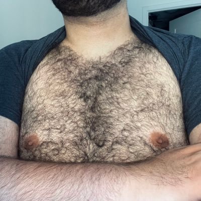 6’0” and 275lb bear. Increasingly vers, usually horny, and always scruffy. 🐻 NSFW.