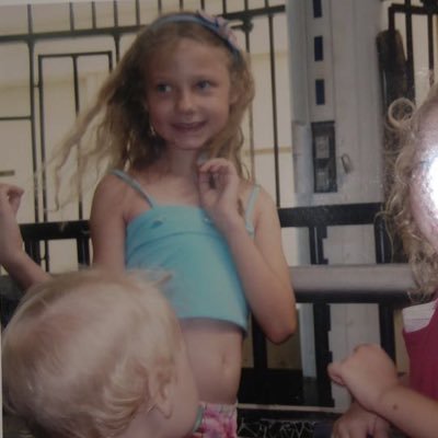 kellyprtygrl123's profile picture. harverd ‘21 • please laugh