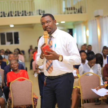 Écrivain |Ir| Grand Chevalier |🇨🇩|Marié|Dir EXÉCUTIF @hchrongdrc|| Consultant Independent |Activiste Panafricain|
MES TWEETS N'ENGAGENT QUE MA PERSONNE.