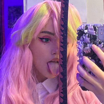 EmChandat's profile picture. Emeline , 19ans , 🏳️‍🌈 bi 
N’hésitez pas a venir me dm