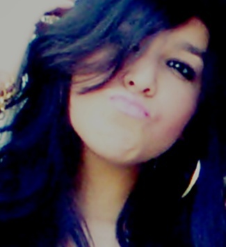 As pessoas te amarão pelo o que você é, e outras te odiarão pelo mesmo motivo. Acostume-se! 
http://t.co/pxU6albIxN