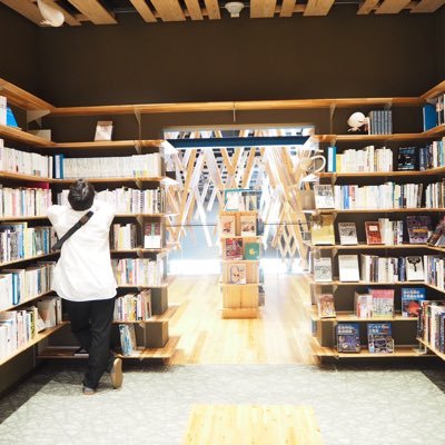 数学科院生。読みたい作品を淡々と読んでます。小説は紙媒体で読みたい派。ミステリが大好物。最近はゆるーく読んでます。