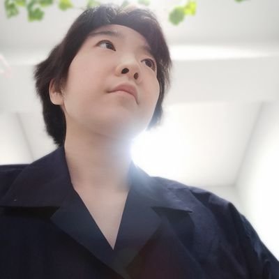 唯一かもしれない白杖の催眠療法士、ホリスティックな心理療法家・カウンセラー。催眠療法の米資格認定トレーナー。音楽家。
解離性障碍や発達障碍、先天性脳障碍や視覚障碍など心身障碍当事者視点と経験を併せ、セラピールームや講座開催、社会的マイノリティ理解の活動など。
視覚機能が弱く🦯低頻度発信ですが、ぜひWebsiteへ