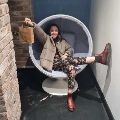 🇺🇦 📚
Writing/Literature/arts/Arsenal/Taylor Swift!
Check out my reading blog 📚🐻🧣