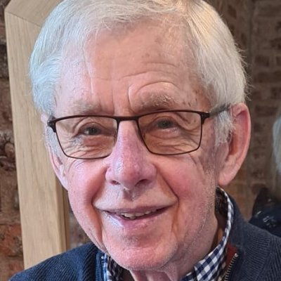 Aston Villa fan for 70 years x Land Rover worker. Living in York single dad to one Daughter