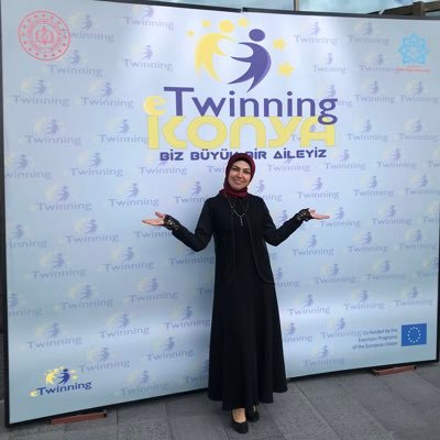ilknurozer_'s profile picture. 🇹🇷 #basogretmen #matematikogretmeni 🧮📐      #anne 👦🏻👦🏻👦🏻 #etwinner 💛💙 #NEUegitimyonetimi_YL #thermomix💚