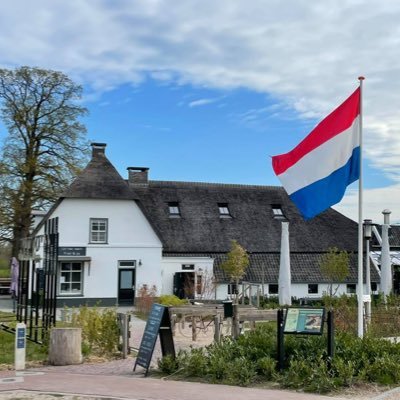 Ambachtelijk, vers, lekker en ongedwongen. Unieke lokatie voor uw ontbijt, lunch, diner of bijeenkomst. Tevens eigen bakkerij