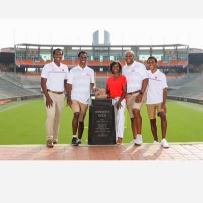 Married a👸🏾 3 sons who ❤️ track🏃🏿& soccer ⚽️ . Clemson Tiger🐅 ☝🏾Father☝🏾Spirit☝🏾Messiah #Elohim #HolyHustle
