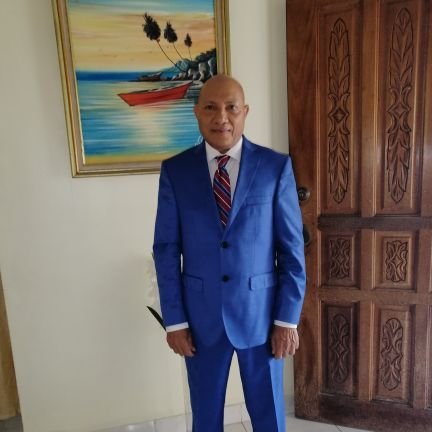 Maestro de profesión. Cooperativista de convicción. Municipalista por adopción.