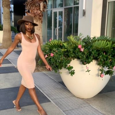 I provide UGC services in the lifestyle ,beauty ,and FASHION communities online. I specialize in long videos ,short videos ,product photos , and voiceovers !