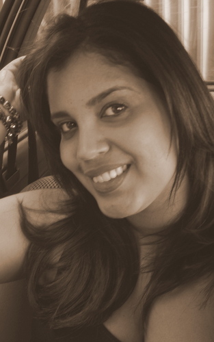 Eu sou feita de sonhos interrompidos, detalhes
despercebidos, amores 
mal resolvidos.