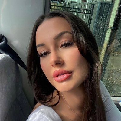 liv_untamed's profile picture. sexy. chaotic. unattainable.