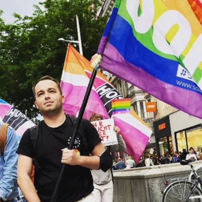 👨💻 irgendwas mit Politik • 🏳️🌈 • 📌 1050 #Wienliebe • ✊ socialist, feminist, activist • er/ ihm • SecGen @soho_or_at • VicePres @rainbowrose_pes