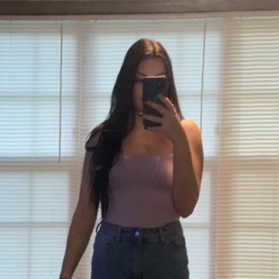 alexis_poor's profile picture. rather be in bed