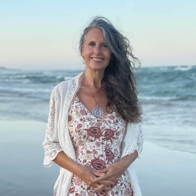 Simone_Matthews's profile picture. 𝘚𝘸𝘦𝘦𝘵𝘦𝘴𝘵 𝘴𝘩𝘢𝘳𝘪𝘯𝘨𝘴 𝘰𝘧 𝘢 𝘸𝘰𝘳𝘭𝘥 𝘮𝘰𝘳𝘦 𝘣𝘦𝘢𝘶𝘵𝘪𝘧𝘶𝘭... αuthσr | crєαtívє | drєαmєr 💚