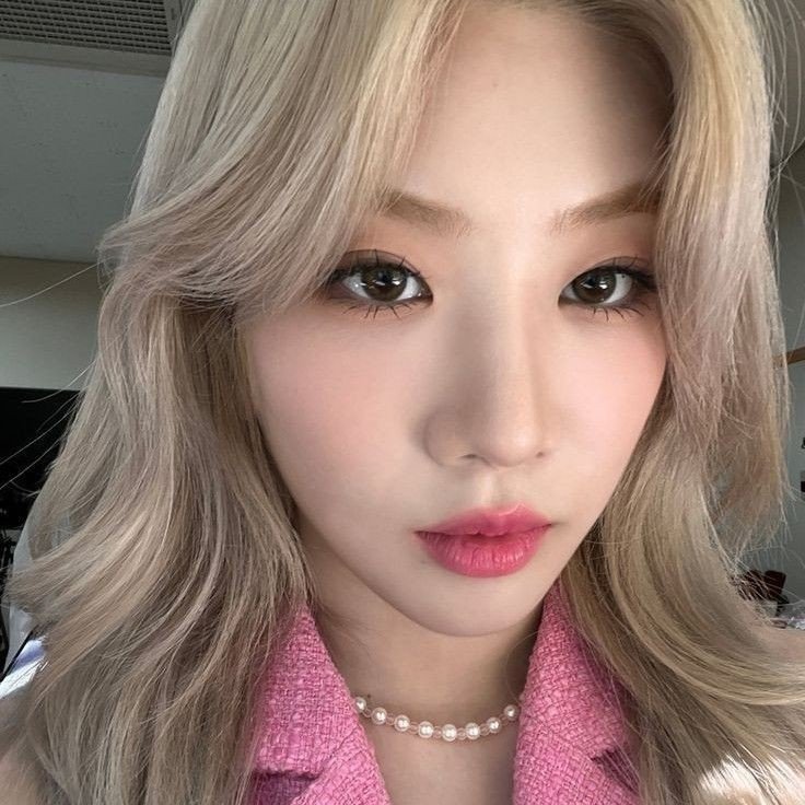 sweethyunjae97's profile picture. 🪐         asteroides, satélites e Loona