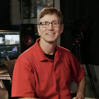 Filmmaker\editor who occasionally works as an IMAX 70mm film projectionist! Currently developing an indy feature film Welcome to Alaska @alaska_movie