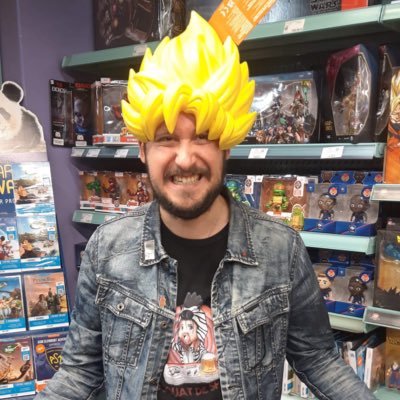 Gamer, chauve, gaucher de gauche. Streamer : https://t.co/2naZrczJGT