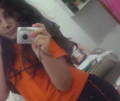 Pra que descrever aki meeus defeitos e qualidades, sde voce me juga com bem entender se não gosta do modo como qual eu conduso minhavida fassa melhor cuiude ds.