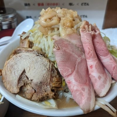 旨いものを好きなだけ食べるために働く古物商で、取りすぎた栄養を消化するために剣道と居合道をやります。剣道錬士七段・居合道錬士六段の30半ばのお兄おじさんです。埼玉県のとある道場の師範です。基本、自分が食べてうまいと思うラーメンを上げていきます。たまにラーメン以外も上げます。娘2人も剣道と居合をやってます。